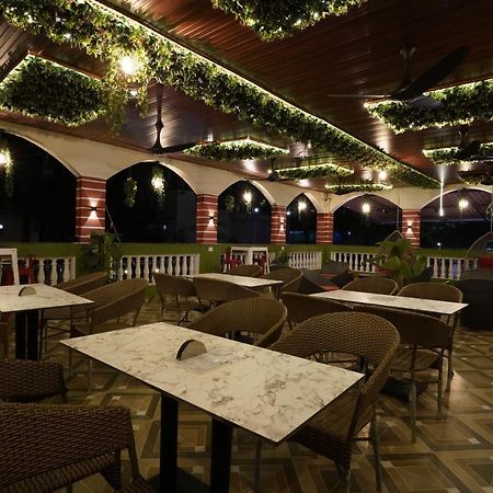 Palm Springs Beach Resort - Gorai Mumbai Exterior foto