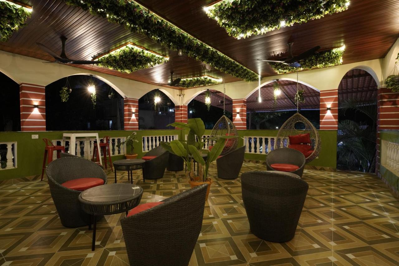 Palm Springs Beach Resort - Gorai Mumbai Exterior foto