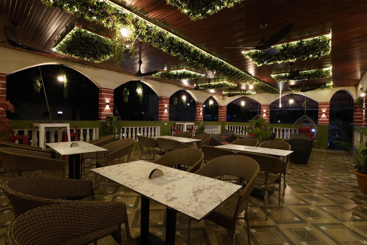 Palm Springs Beach Resort - Gorai Mumbai Exterior foto